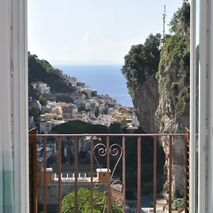https://via-paradiso.hotels-amalfi.com